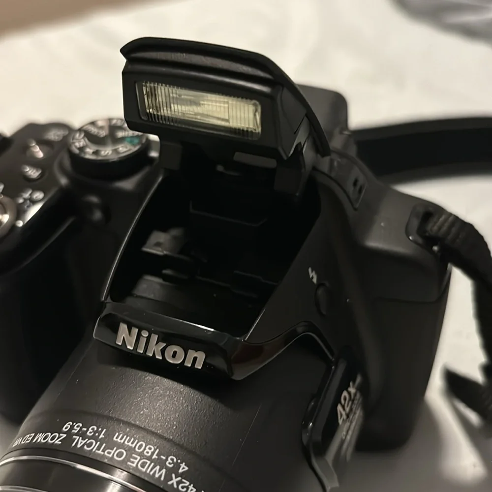 Nikon camera COOLPIX P530 digital + Lowepro black camera bag+battery charger - Picture 8 of 13